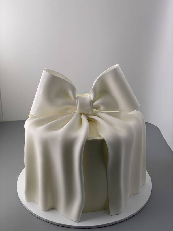 Bow Cake