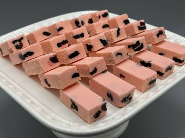 Rosé homemade fudge with candied cherries