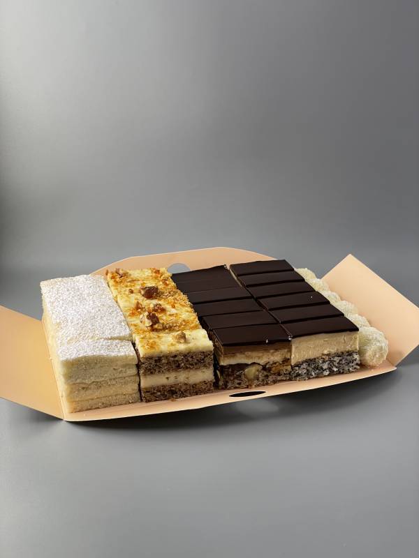 Selection of homemade petit fours (800gr)