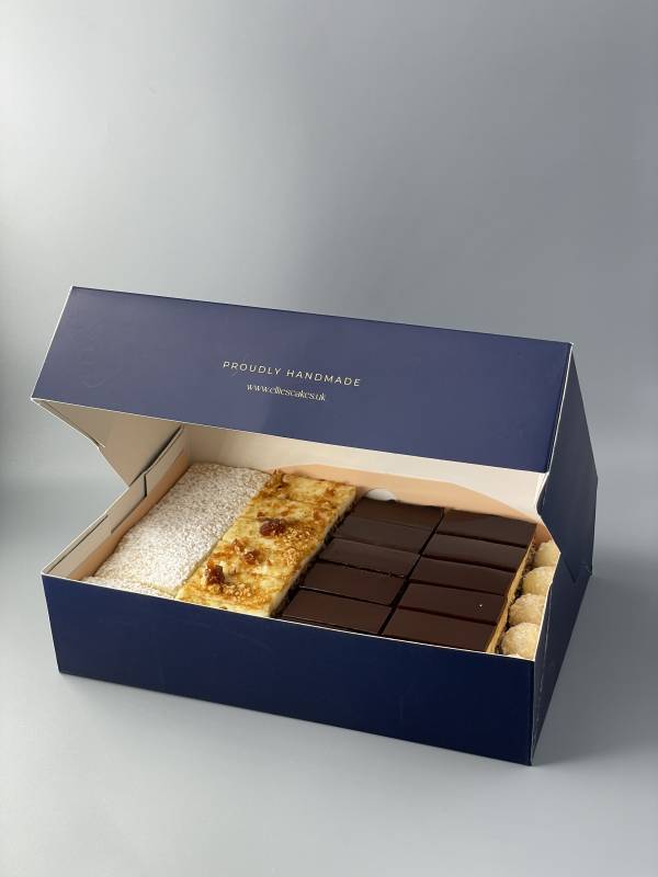 Selection of homemade petit fours (800gr) - Image 2