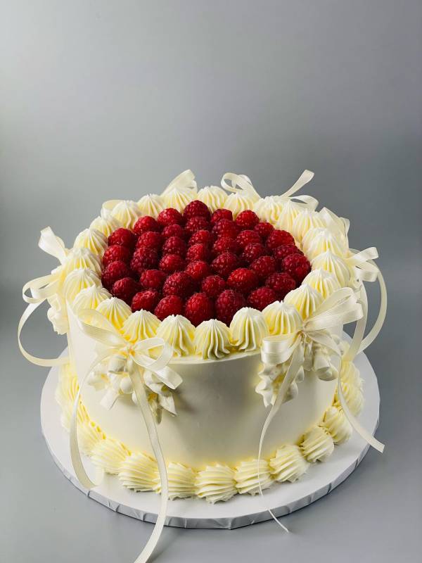 Perfect White Bow Details and Fresh Raspberry Cake